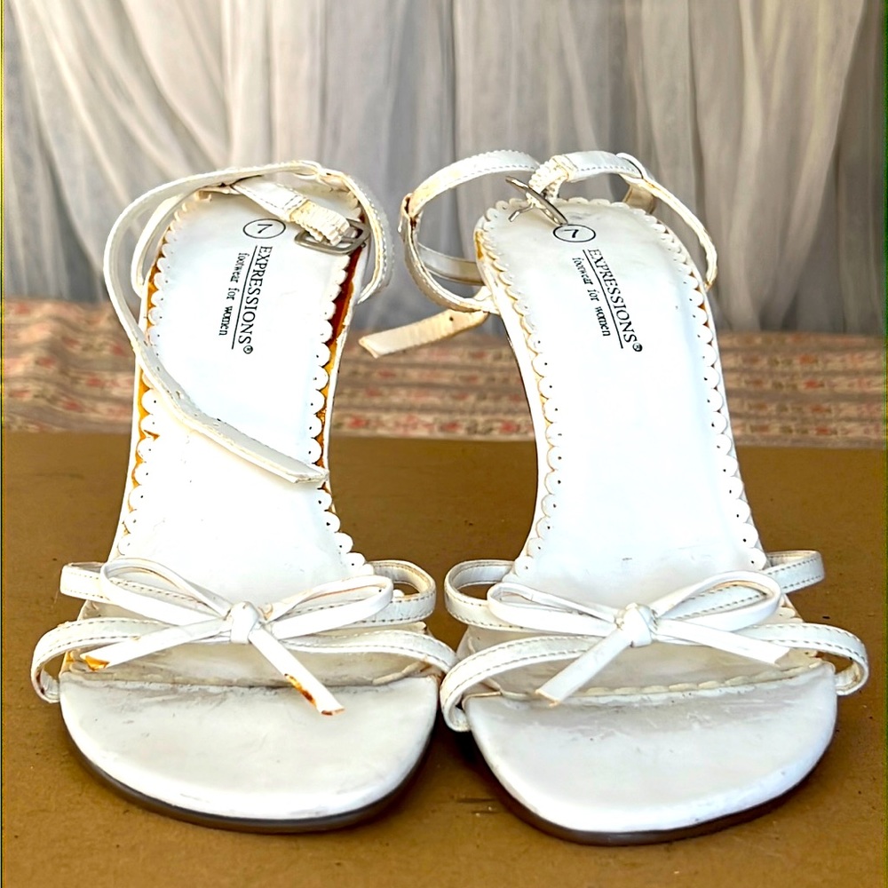 โญ๏ธ Expressions white strappy 3.75โ heels w/strap for ankles bow detail women 7